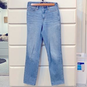 🎒Hollister Ultra High Rise Mom Jean size 5R
